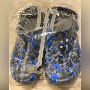 Joybees big kid boys camo clogs size J1/2